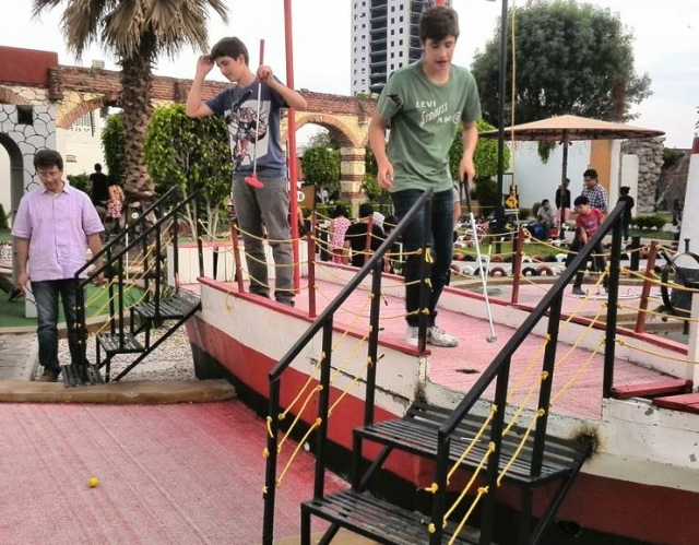 Diviertanse con el mini golf